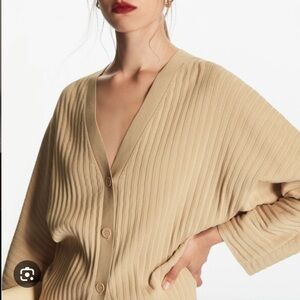 COS Loose Fit Ribbed Cardigan in Camel Tan